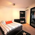 Seyne-sur-mer Avec Piscine Privee Et Commerces De Accessibles A Pied Lejlighed