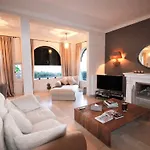 Seyne-sur-mer Avec Piscine Privee Et Commerces De Accessibles A Pied Lejlighed