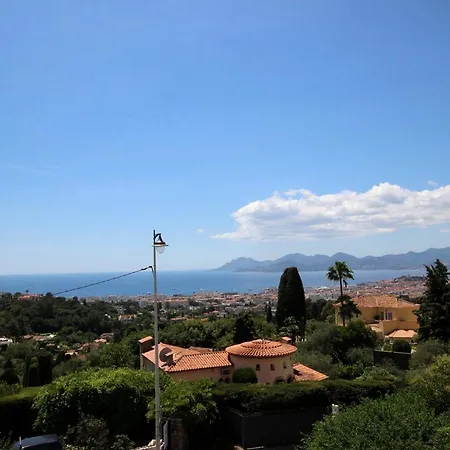 Seyne-sur-mer Avec Piscine Privee Et Commerces De Accessibles A Pied Lejlighed *