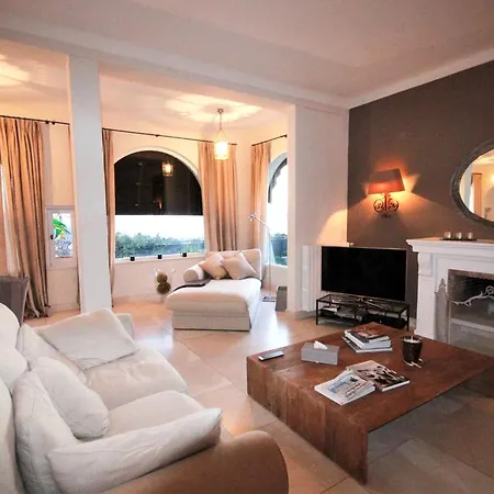 Seyne-sur-mer Avec Piscine Privee Et Commerces De Accessibles A Pied Lejlighed